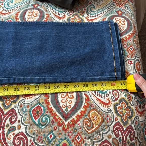 Wrangler blue jeans size 38x33 but says 38x38 on tag - Picture 7 of 7